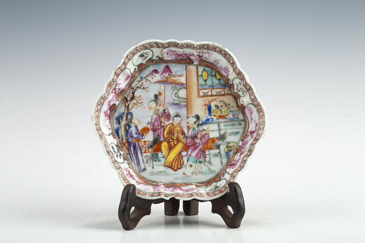 古玩陶瓷清中·廣彩人物故事紋六方花口盤
拍賣，當前價格0元