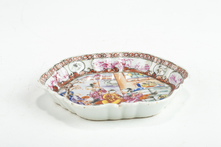 古玩陶瓷清中·廣彩人物故事紋六方花口盤
拍賣，當前價格0元