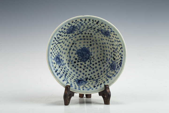 古玩陶瓷明晚·青花纏枝花卉紋碗
真品鑒賞圖