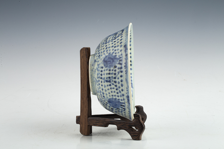 古玩陶瓷明晚·青花纏枝花卉紋碗
真品鑒賞圖