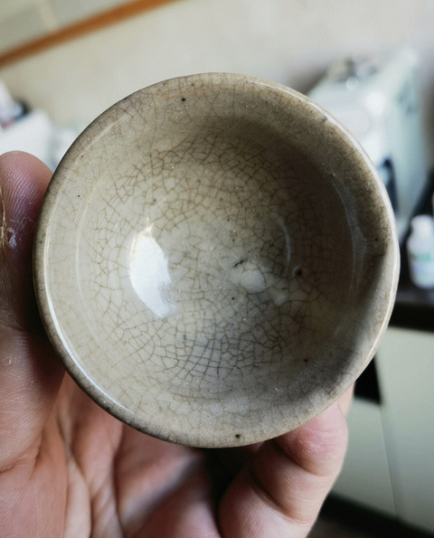 古玩陶瓷哥釉茶杯真品鑒賞圖