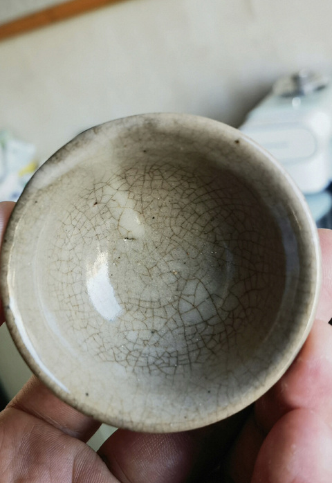 古玩陶瓷哥釉茶杯真品鑒賞圖