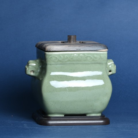 古玩陶瓷日本明治青釉獸耳爐真品鑒賞圖