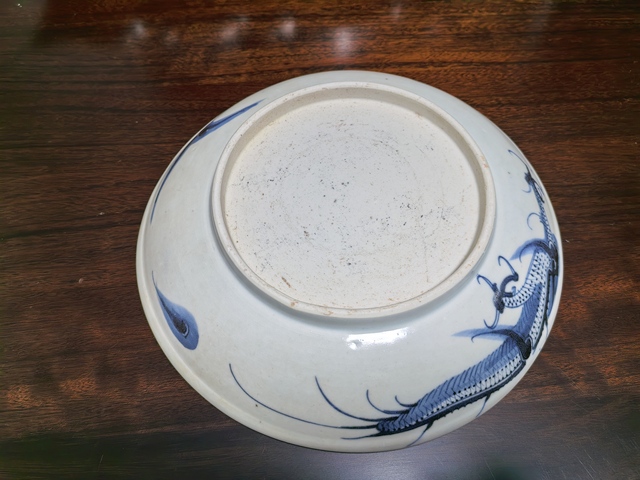 古玩陶瓷清乾隆過墻龍紋青花盤真品鑒賞圖