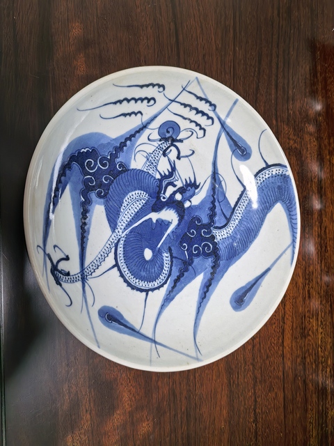 古玩陶瓷清乾隆過墻龍紋青花盤真品鑒賞圖