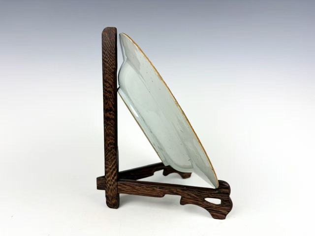 古玩陶瓷清中期·青花花卉博古紋盤真品鑒賞圖