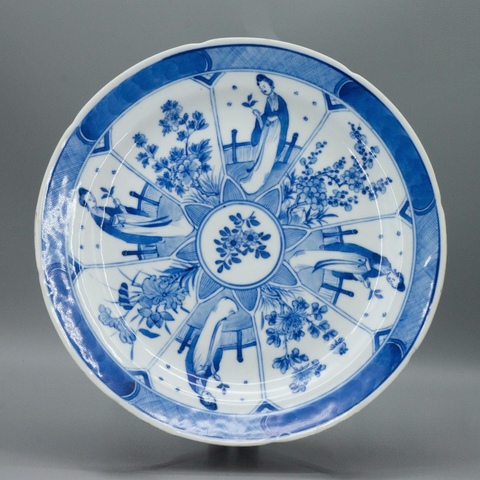 古玩陶瓷仕女花卉紋青花盤真品鑒賞圖