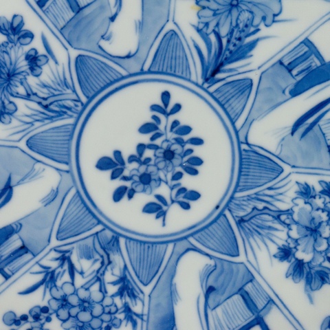 古玩陶瓷仕女花卉紋青花盤真品鑒賞圖