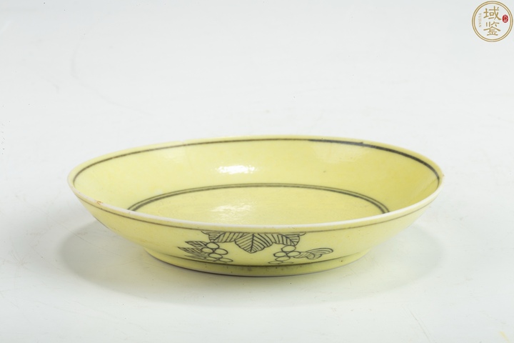 古玩陶瓷黃釉刻龍紋盤真品鑒賞圖