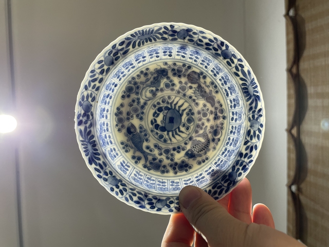 古玩陶瓷青花魚藻紋盤真品鑒賞圖