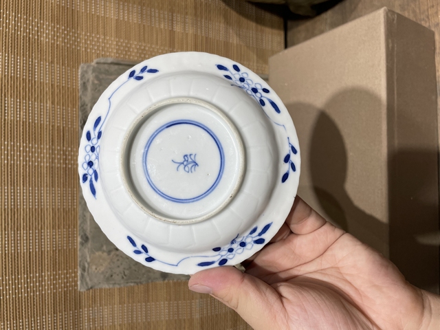 古玩陶瓷青花魚藻紋盤真品鑒賞圖