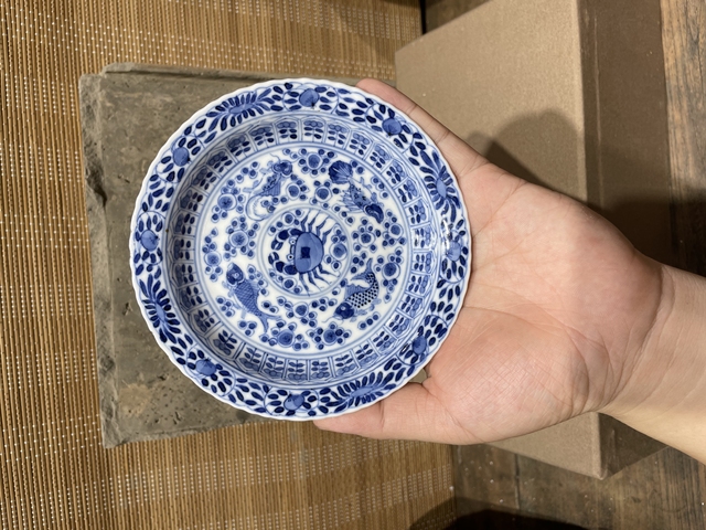 古玩陶瓷青花魚藻紋盤真品鑒賞圖