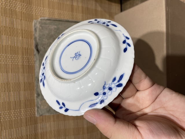 古玩陶瓷青花魚藻紋盤真品鑒賞圖