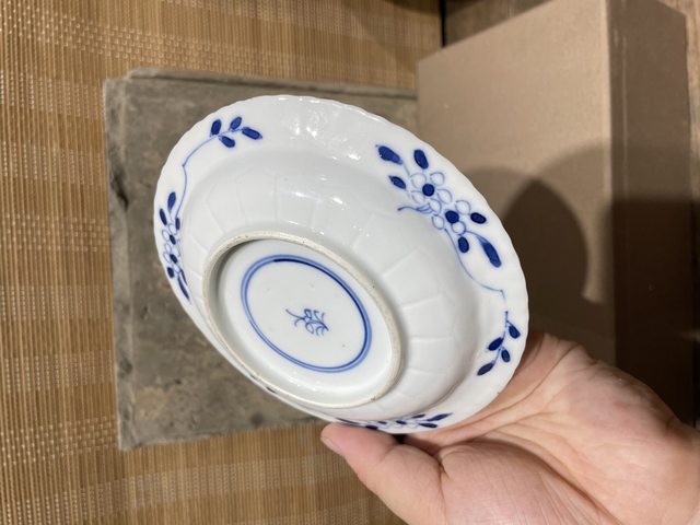 古玩陶瓷青花魚藻紋盤真品鑒賞圖