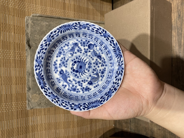 古玩陶瓷青花魚藻紋盤真品鑒賞圖