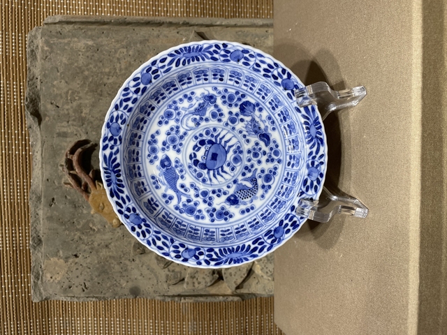 古玩陶瓷青花魚藻紋盤真品鑒賞圖