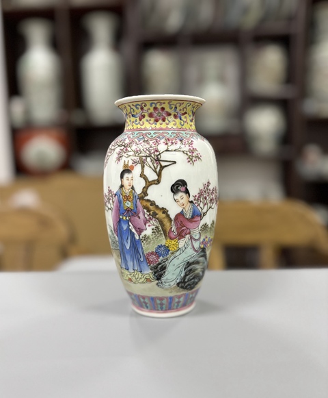 古玩陶瓷粉彩人物燈籠瓶真品鑒賞圖