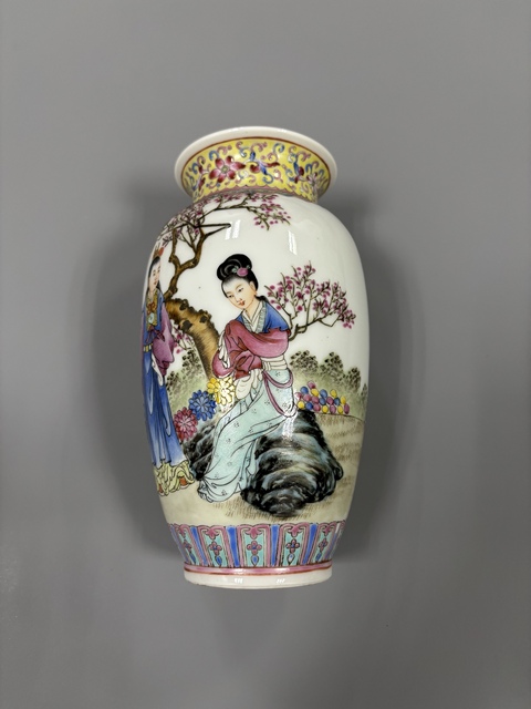 古玩陶瓷粉彩人物燈籠瓶真品鑒賞圖