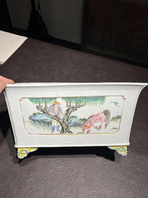 古玩陶瓷粉彩童子斗雞圖四方花盆真品鑒賞圖