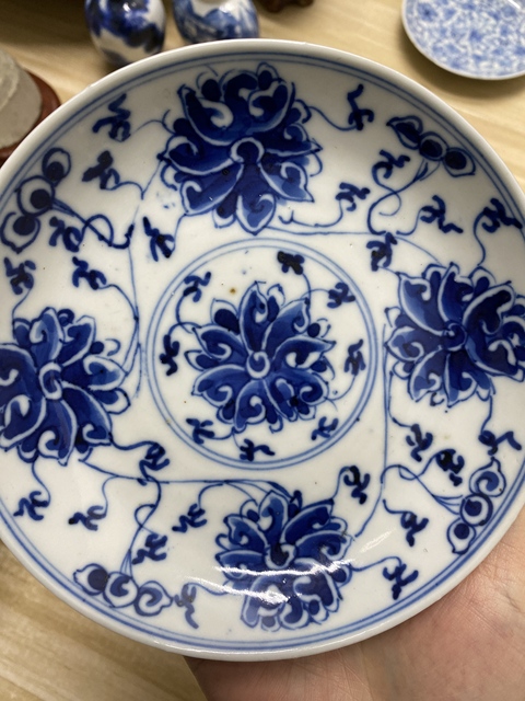 古玩陶瓷清光緒青花纏枝蓮紋盤真品鑒賞圖