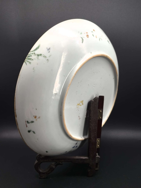 古玩陶瓷五彩花卉紋臥盤真品鑒賞圖