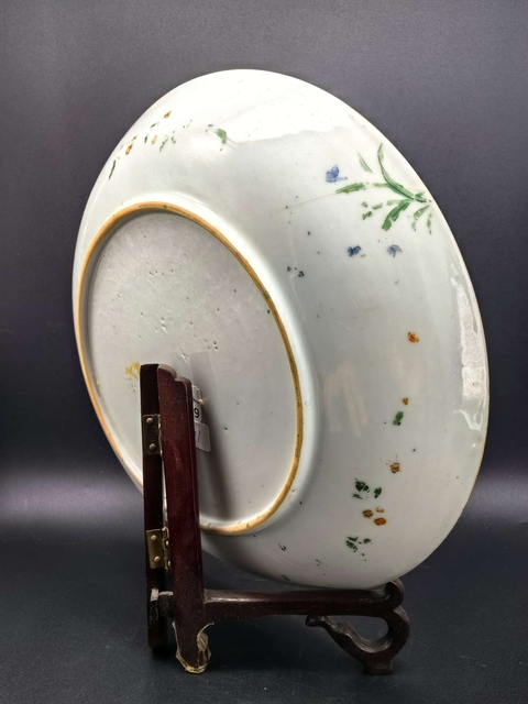 古玩陶瓷五彩花卉紋臥盤真品鑒賞圖