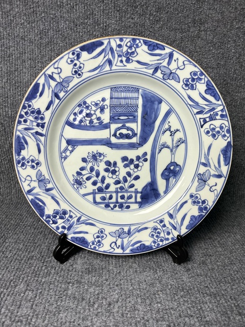 古玩陶瓷康熙青花庭院洞石花卉紋大盤真品鑒賞圖