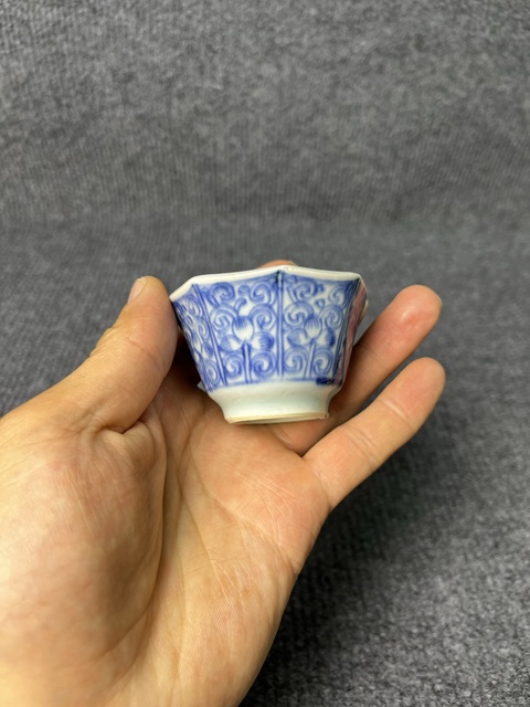 古玩陶瓷青花纏枝花卉紋八方杯拍賣，當前價格888元