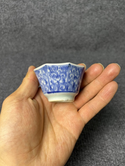 古玩陶瓷青花纏枝花卉紋八方杯拍賣，當前價格888元