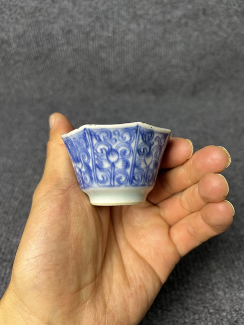 古玩陶瓷青花纏枝花卉紋八方杯拍賣，當前價格888元