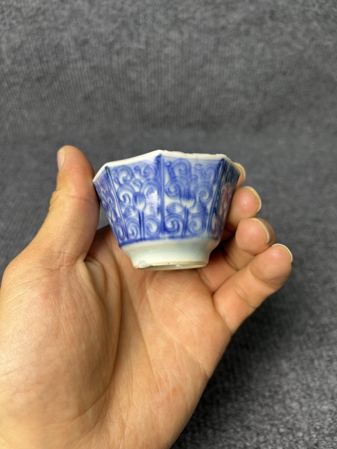 古玩陶瓷青花纏枝花卉紋八方杯拍賣，當前價格888元