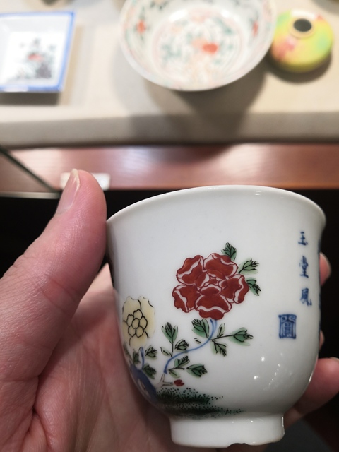 古玩陶瓷青花五彩洞石牡丹詩(shī)文杯真品鑒賞圖