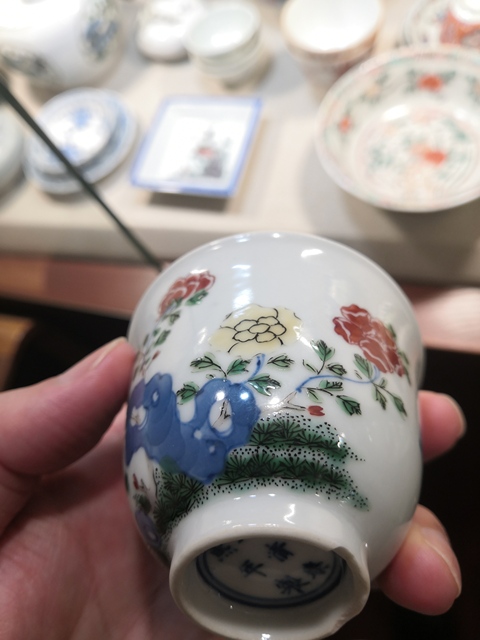 古玩陶瓷青花五彩洞石牡丹詩(shī)文杯真品鑒賞圖