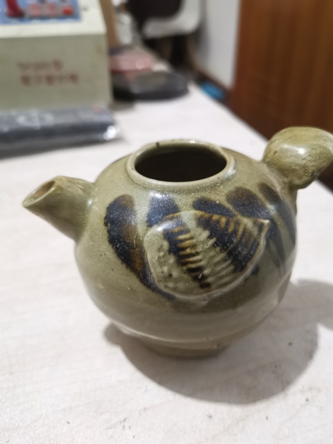 古玩陶瓷唐長沙窯青釉褐條彩鳥型壺真品鑒賞圖