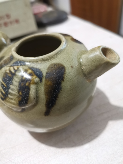古玩陶瓷唐長沙窯青釉褐條彩鳥型壺真品鑒賞圖