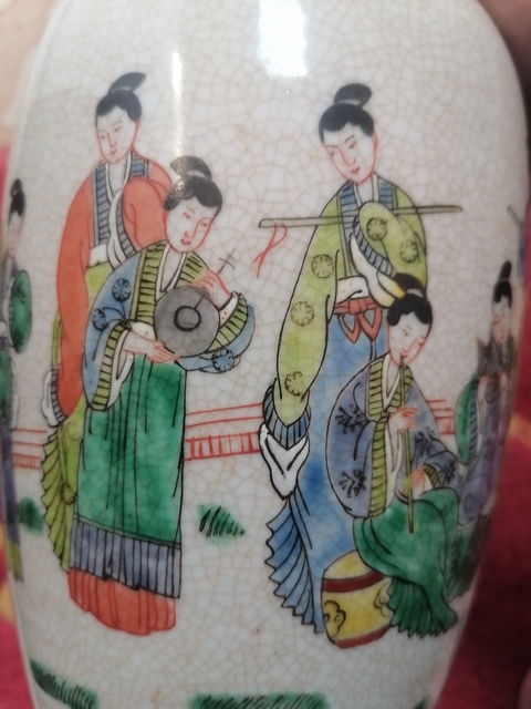 古玩陶瓷五彩人物故事花蘭瓶真品鑒賞圖