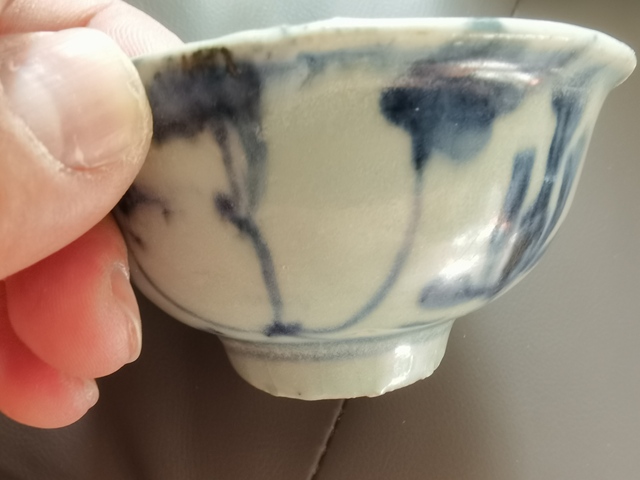 古玩陶瓷花卉紋青花杯真品鑒賞圖