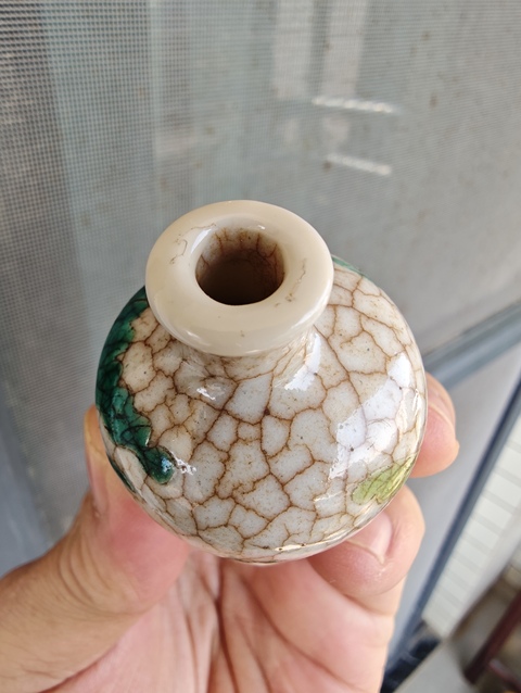 古玩陶瓷哥釉粉彩鼻煙壺真品鑒賞圖