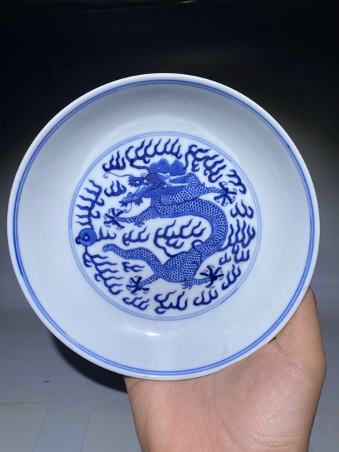 古玩陶瓷龍紋青花盤真品鑒賞圖