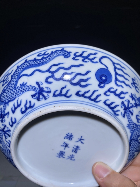 古玩陶瓷龍紋青花盤真品鑒賞圖