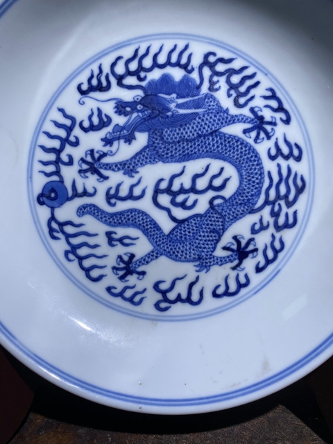 古玩陶瓷龍紋青花盤真品鑒賞圖