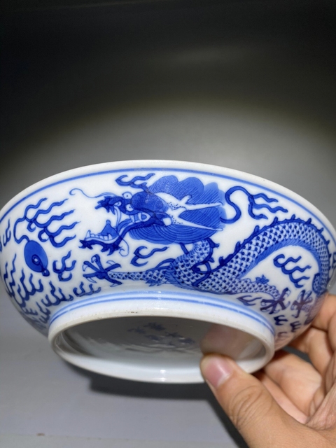 古玩陶瓷龍紋青花盤真品鑒賞圖