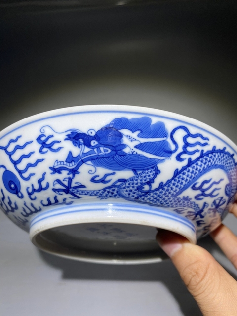 古玩陶瓷龍紋青花盤真品鑒賞圖