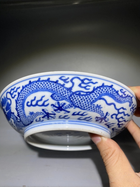 古玩陶瓷龍紋青花盤真品鑒賞圖