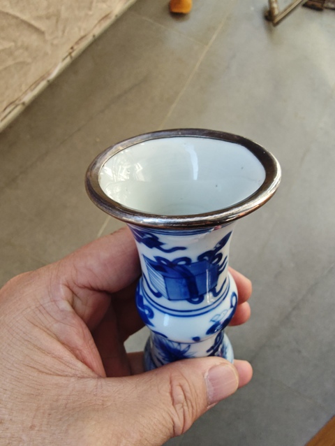 古玩陶瓷博古紋小花觚真品鑒賞圖