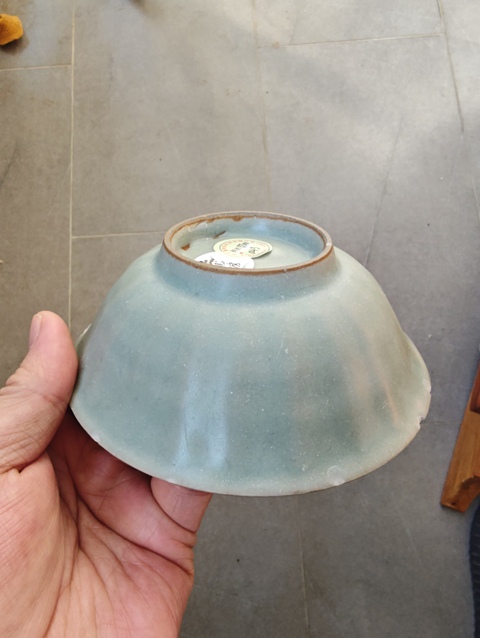 古玩陶瓷南宋龍泉瓜棱碗真品鑒賞圖