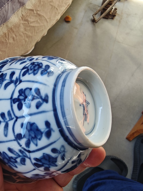 古玩陶瓷康熙花卉紋茶圓真品鑒賞圖