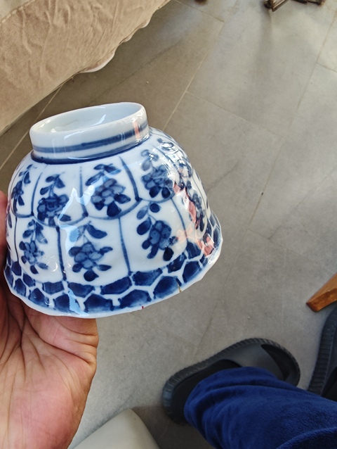 古玩陶瓷康熙花卉紋茶圓真品鑒賞圖