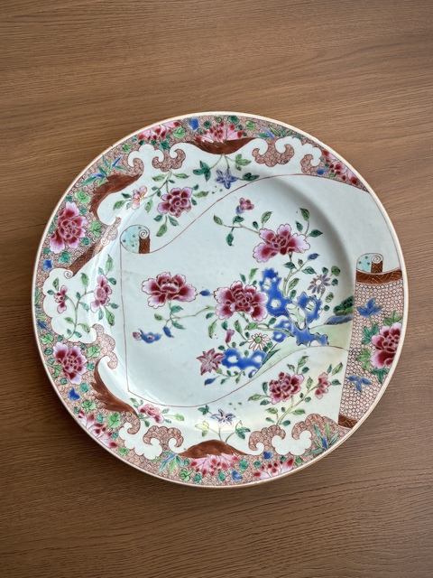 古玩陶瓷粉彩花卉紋折沿盤真品鑒賞圖