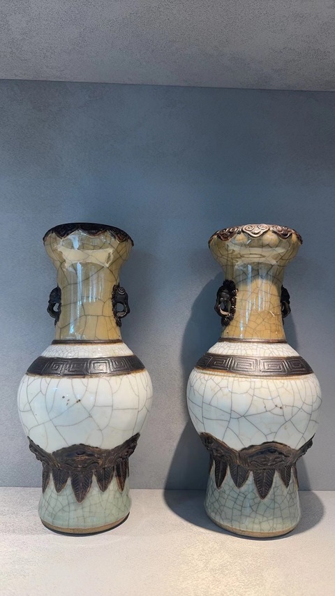 古玩陶瓷哥釉地鐵銹釉雙鋪首瓶真品鑒賞圖